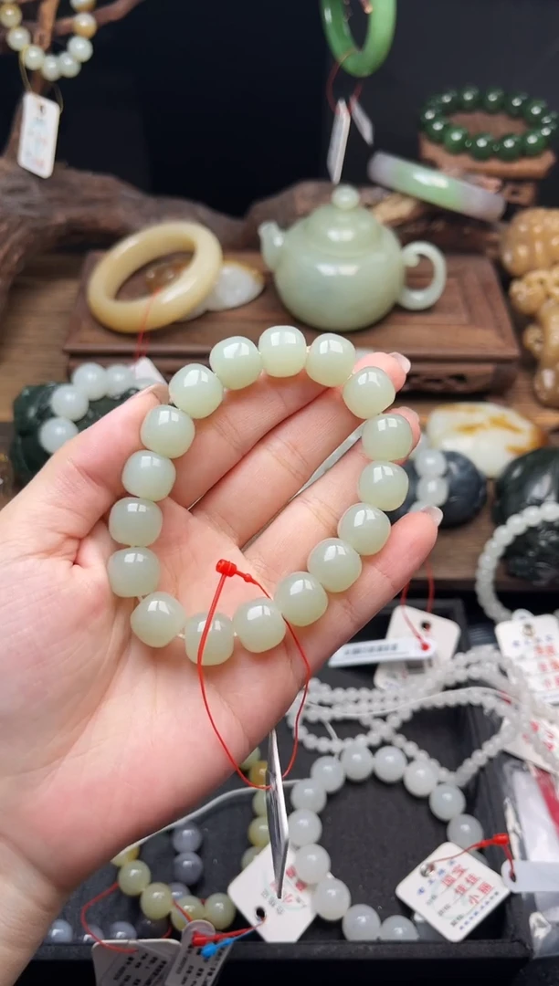 手串未镶嵌和田玉卡13且末青白 老型9012117