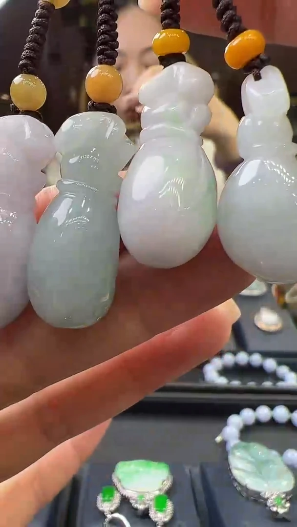 【闪购商品】翡翠挂件未镶嵌钱袋手机挂（多样性发其一）