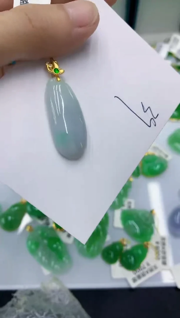 翡翠未镶嵌颈饰翡翠