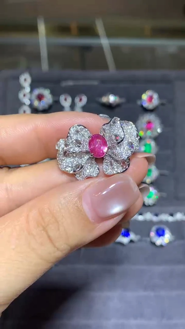 戒指彩色蓝宝石18K金镶嵌1.6CT