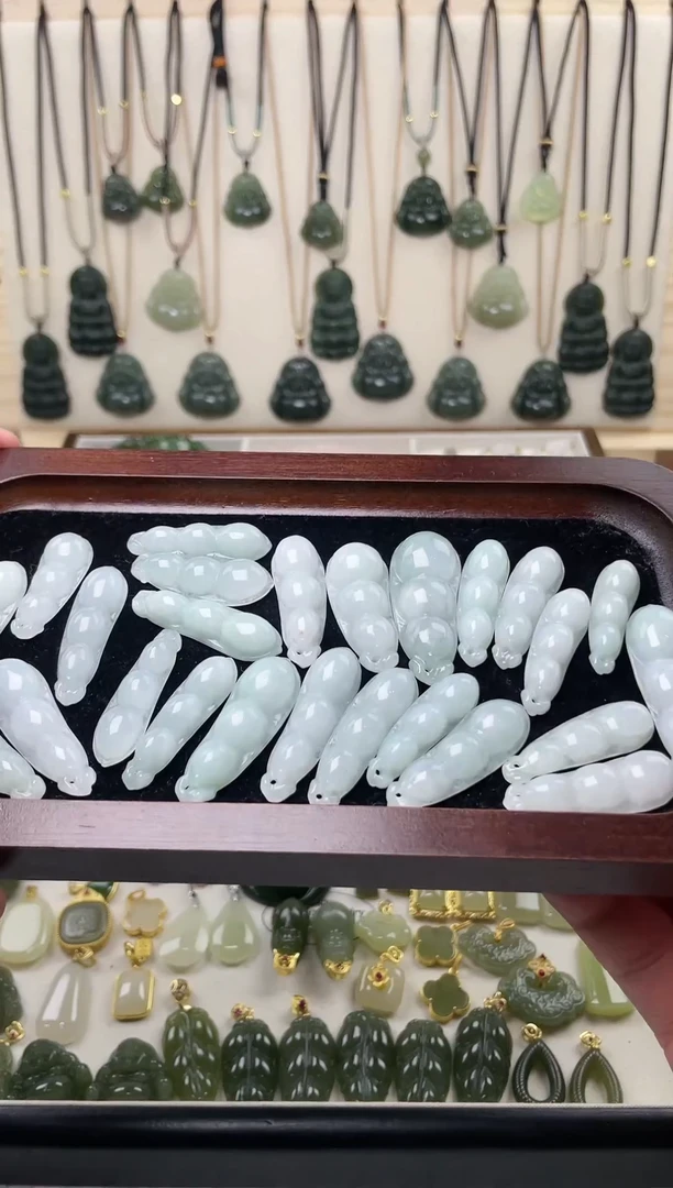 吊坠(不含链)未镶嵌翡翠随机发