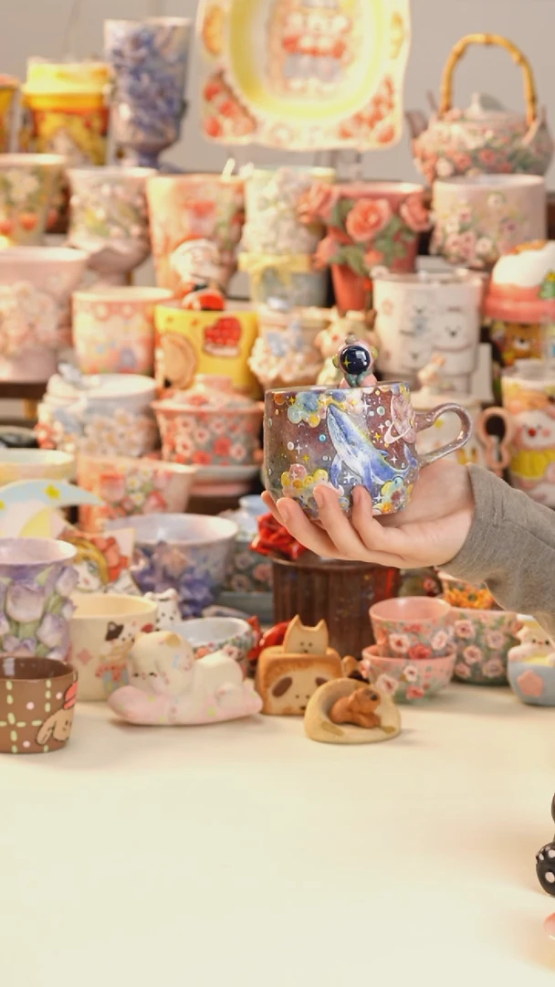 摆件陶景德镇釉下彩手绘设计师款陶瓷