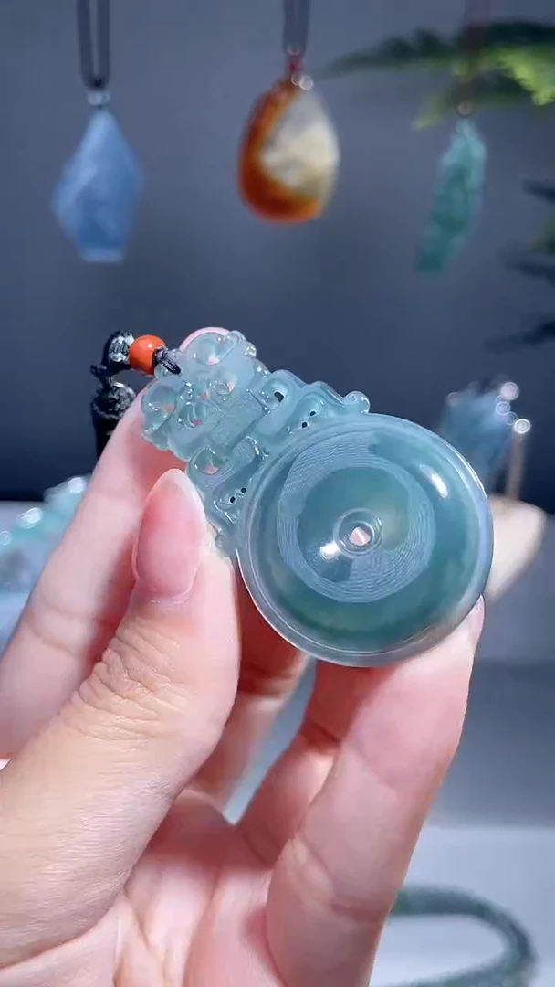 颈饰未镶嵌翡翠平安扣