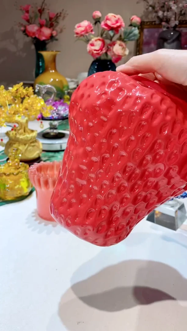 【闪购商品】琉璃手工艺品深粉色草莓花瓶  微瑕