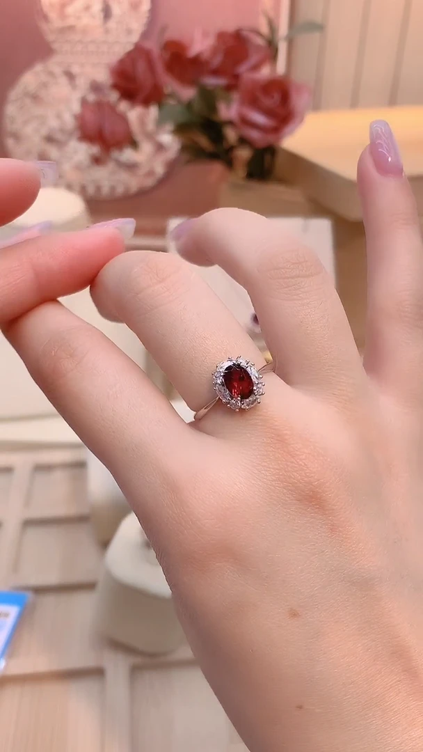 银S925镶嵌戒指石榴石豆蔻