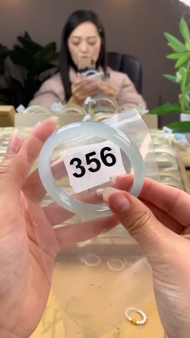 【闪购商品】玛瑙/玉髓手镯未镶嵌356微瑕
