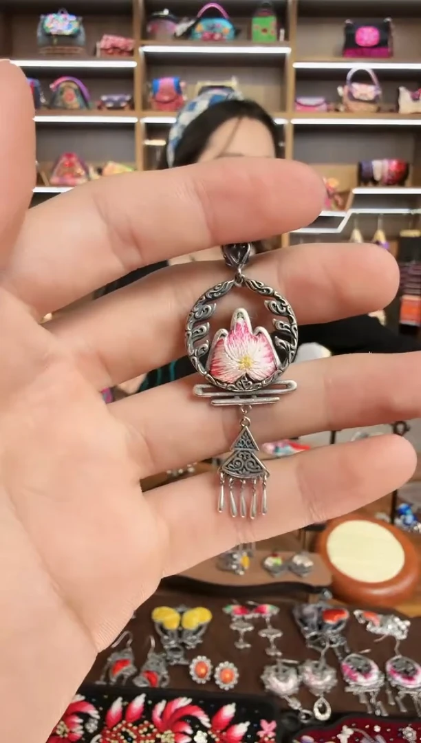 【闪购商品】织绣243蒙阿苏苗绣传承