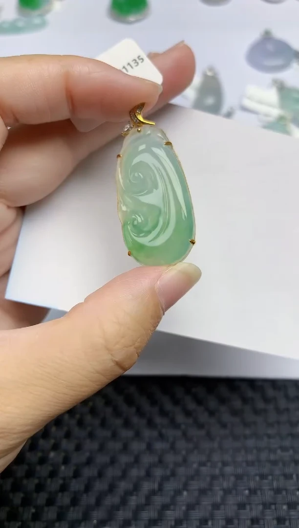 翡翠18K金镶嵌颈饰天然A货翡翠