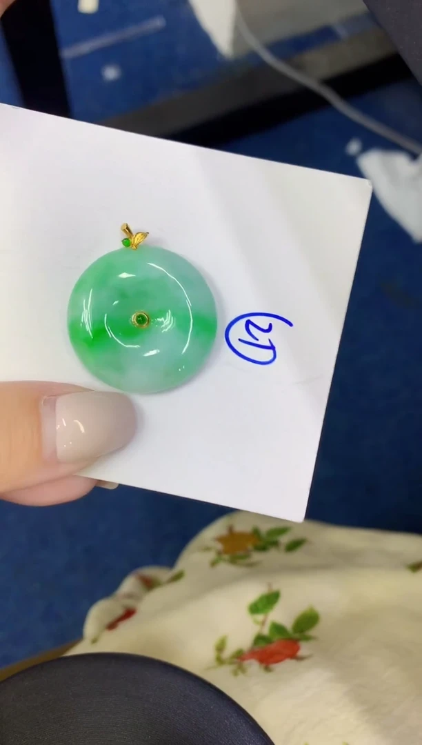 颈饰18K金镶嵌翡翠缅甸天然翡翠A货