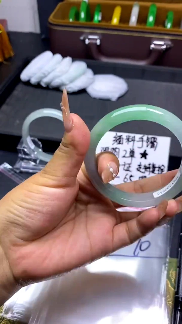 时尚女款缅料手镯 67