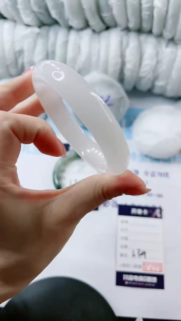 【闪购商品】石英质玉手镯未镶嵌多样性发货L39