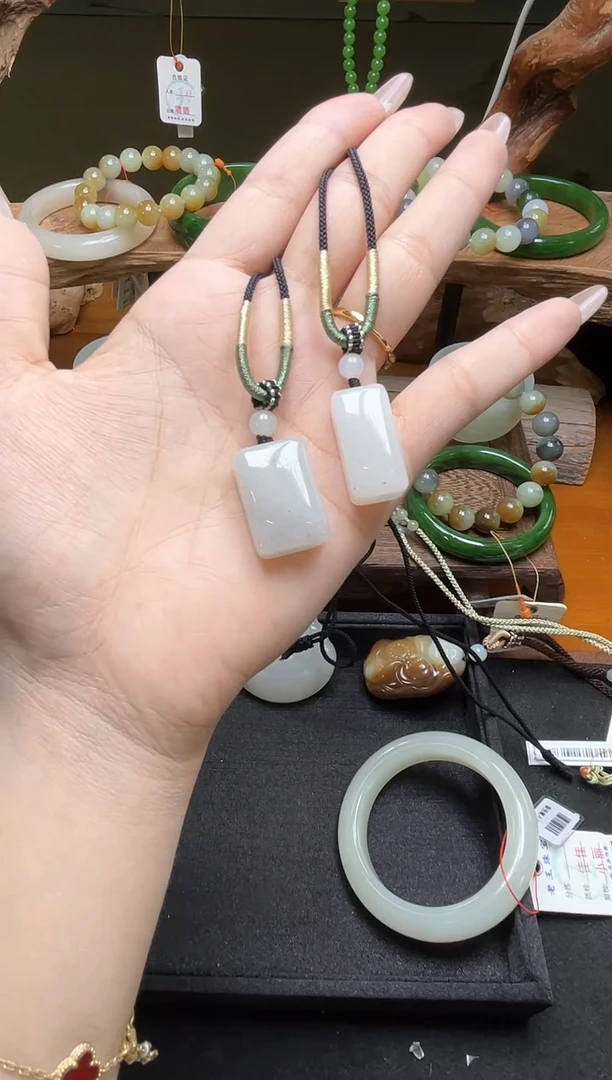 吊坠(不含链)未镶嵌和田玉黑山料 无事牌 多样性发一