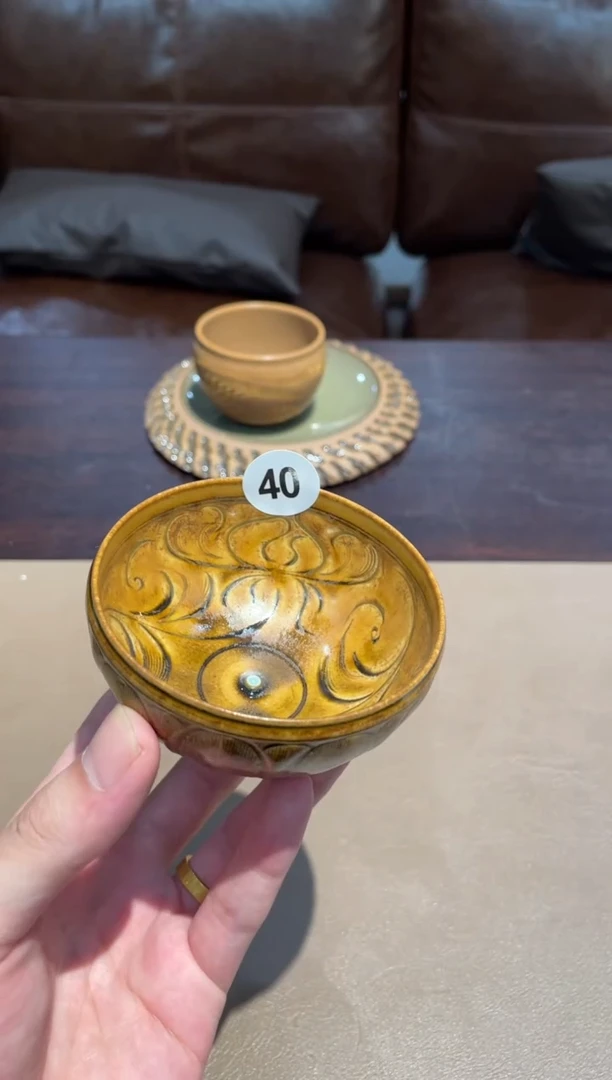 40窑承龙泉青瓷黄釉莲瓣杯