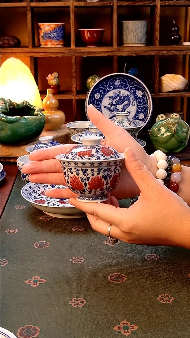 【手工手绘釉里红缠枝莲盖碗】