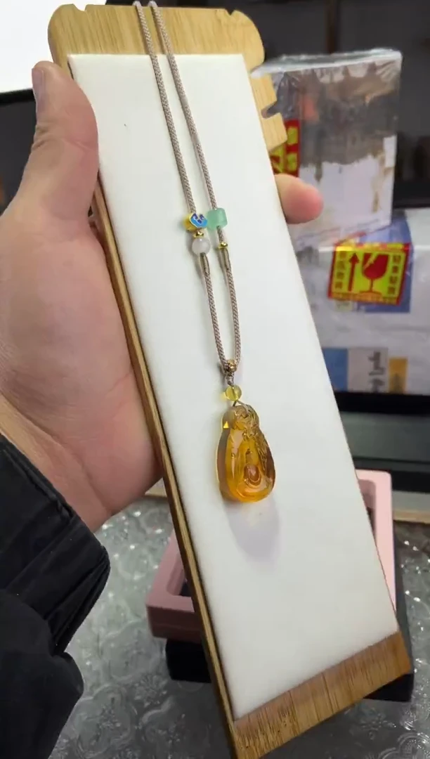琥珀颈饰未镶嵌无相佛悟道