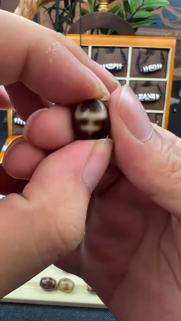 未镶嵌颈饰玛瑙/玉髓（覆膜）43.（微瑕）