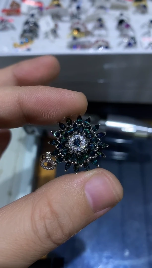 【闪购商品】蓝宝石颈饰银S925镶嵌........