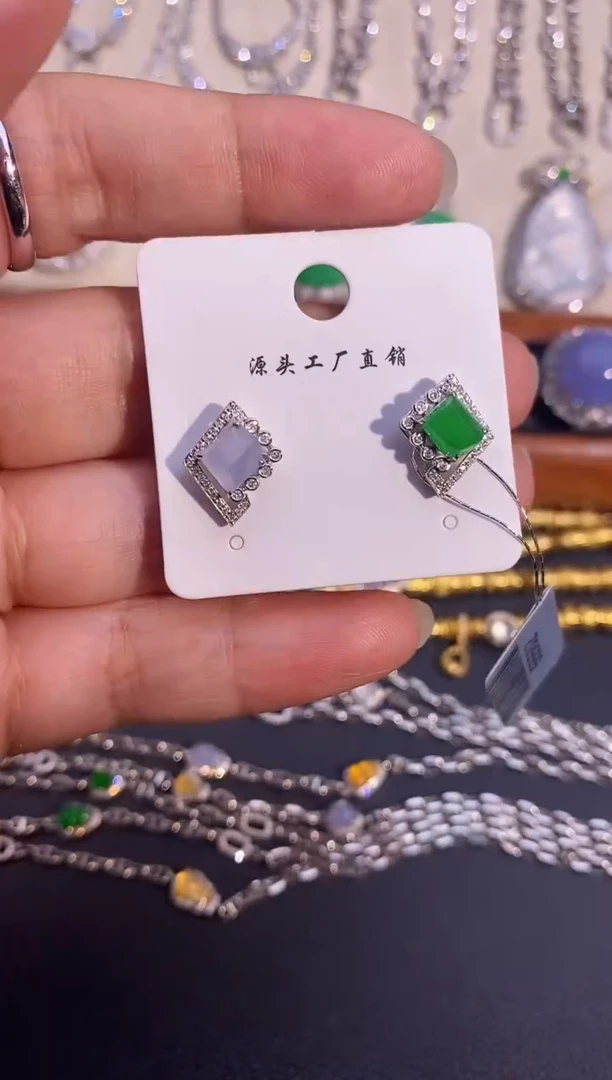 翡翠18K金镶嵌耳饰耳饰