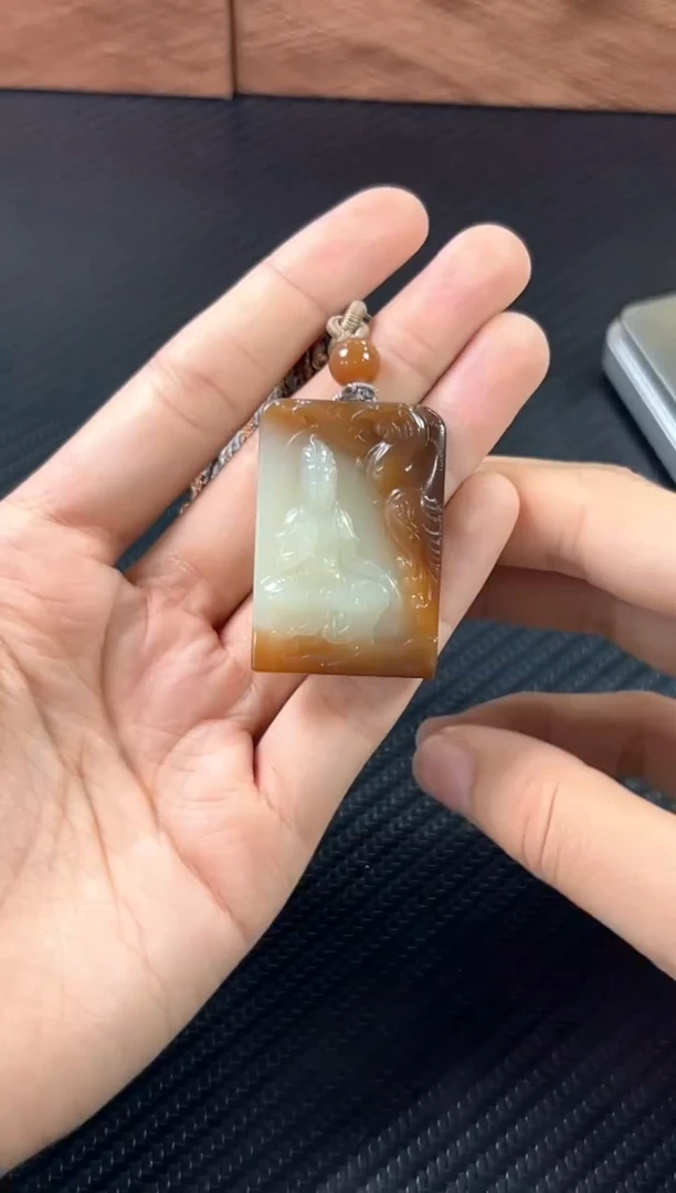 吊坠(赠链)未镶嵌和田玉若羌微色差