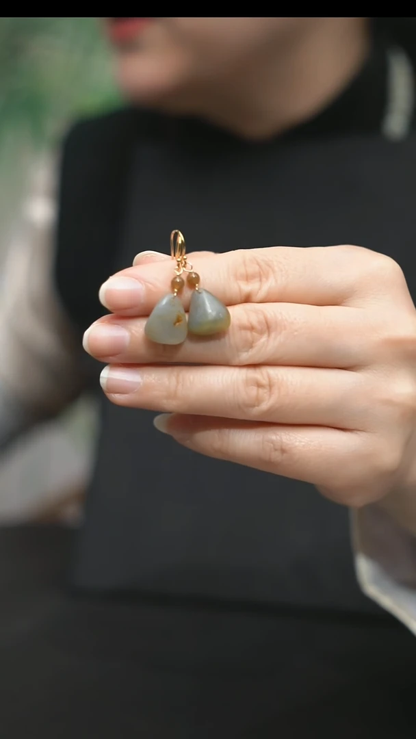 颈饰未镶嵌和田玉耳坠