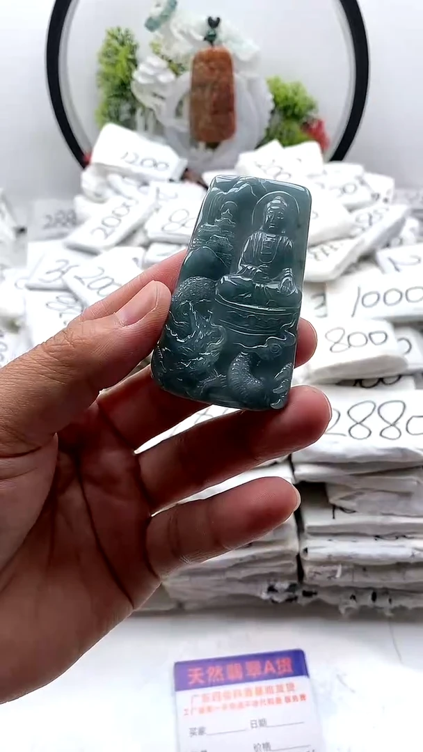 翡翠未镶嵌颈饰阿弥陀佛