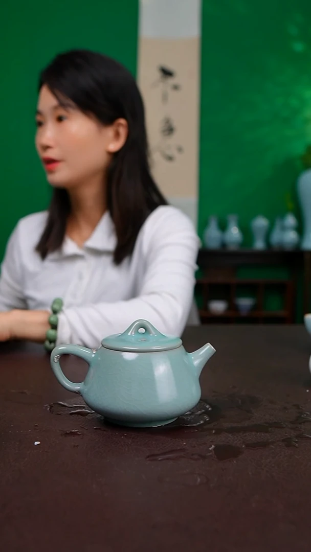 二级仿古支钉石瓢壶 补银