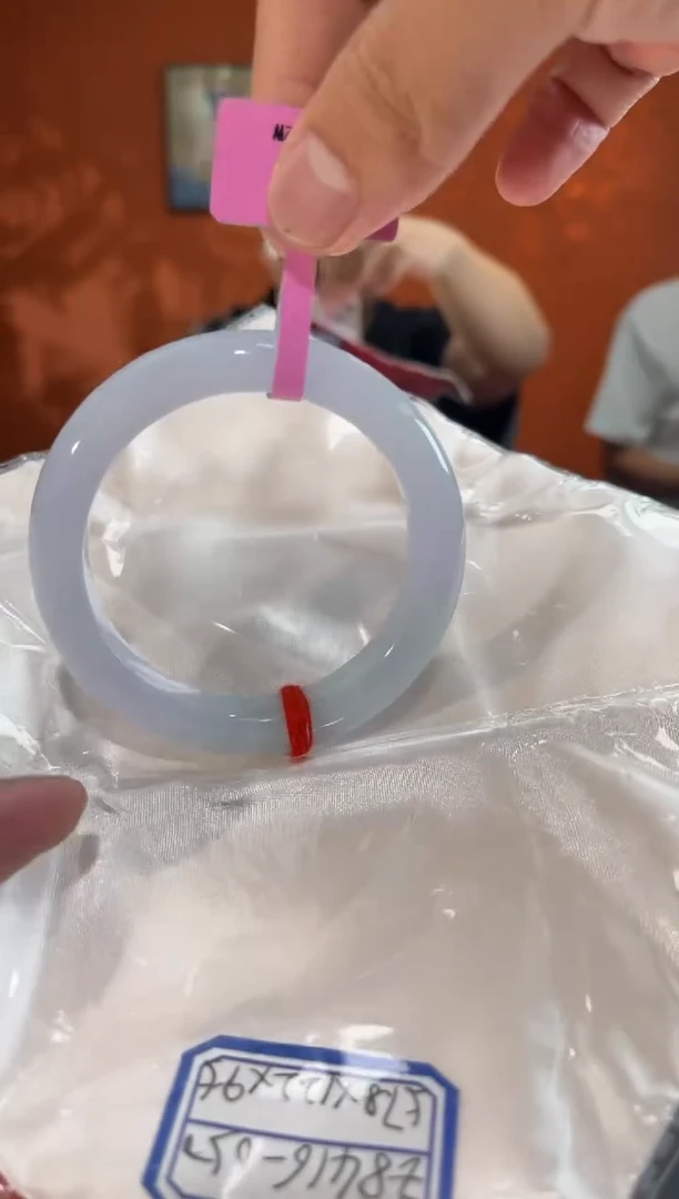 未镶嵌手镯翡翠佳**?翡翠手镯