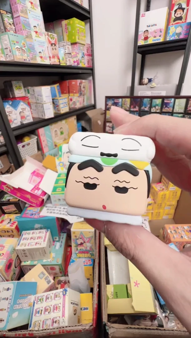 搪胶正版蜡笔小新方块睡衣