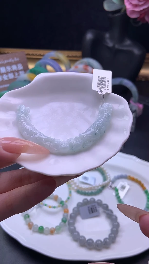 未镶嵌挂件翡翠雕刻玉璜