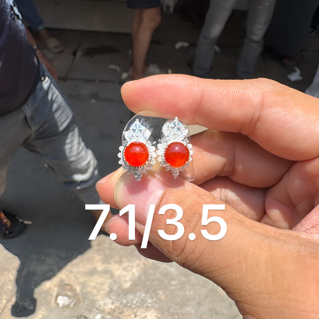 0604(小哪吒在源头)冰种翡翠红翡耳钉干净肉细杠味荧光足M60