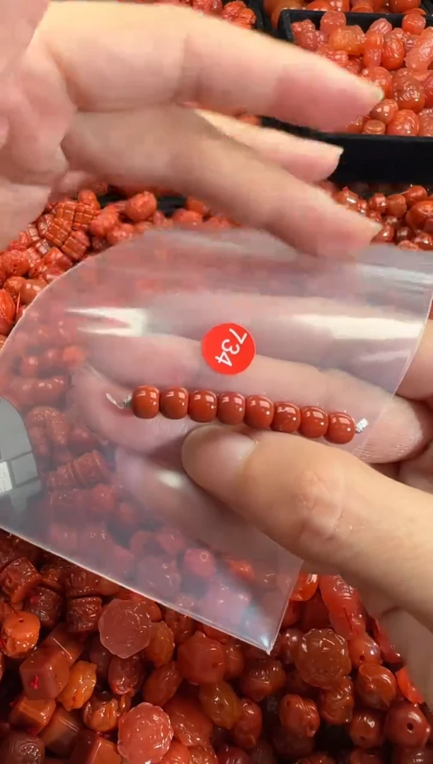 南红玛瑙未镶嵌颈饰1