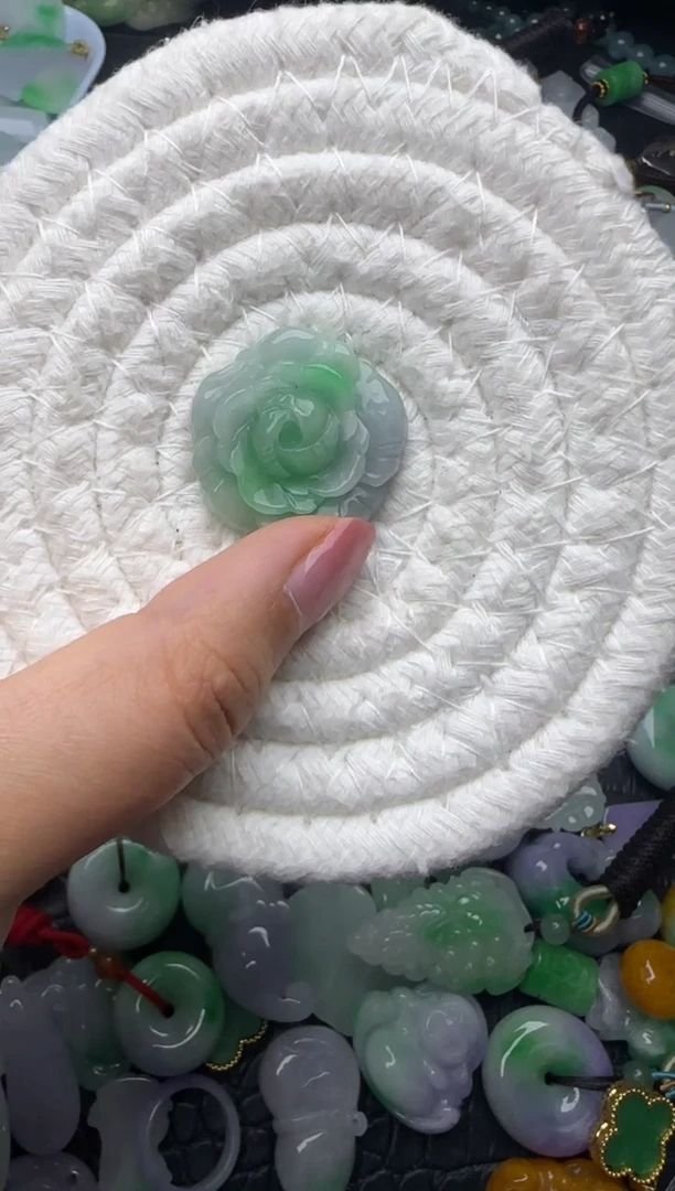 颈饰未镶嵌翡翠缅甸翡翠吊坠