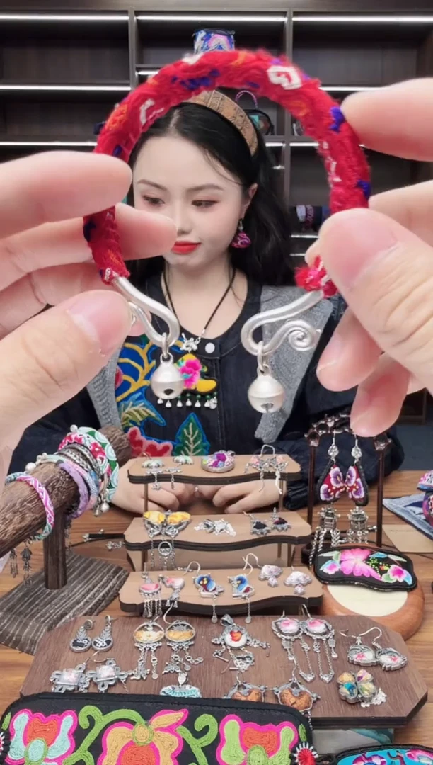 织绣21蒙阿苏苗绣传承店