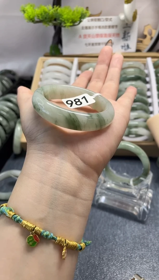 未镶嵌手镯石英质玉981