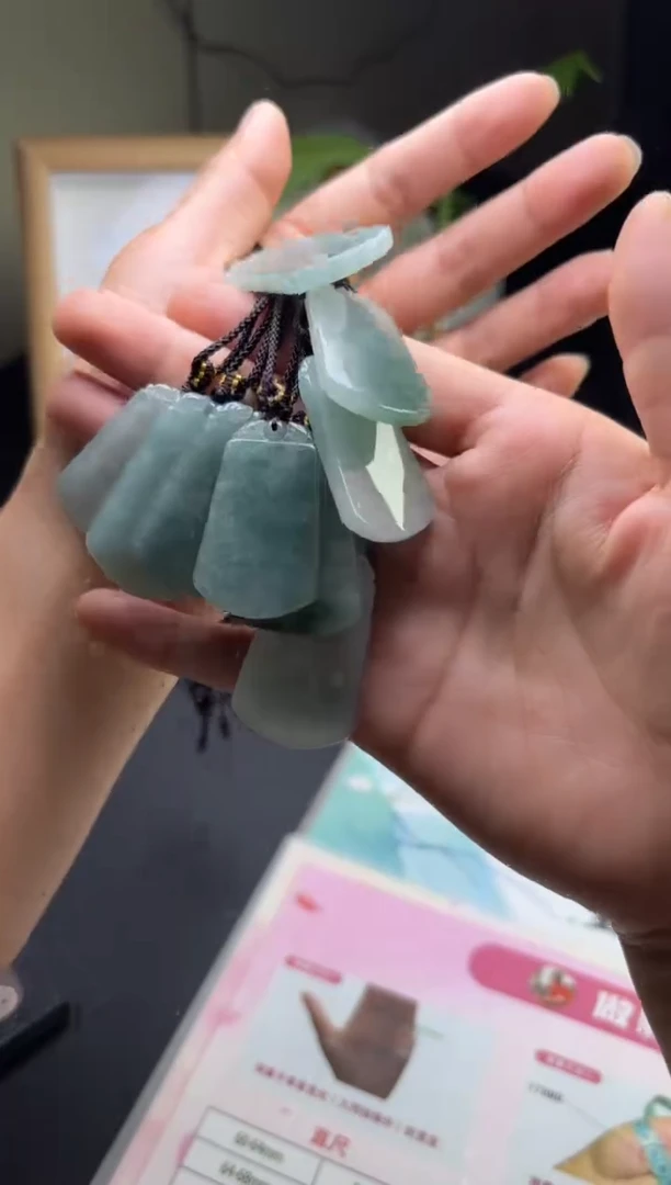 未镶嵌挂件翡翠多样性发一件R703120