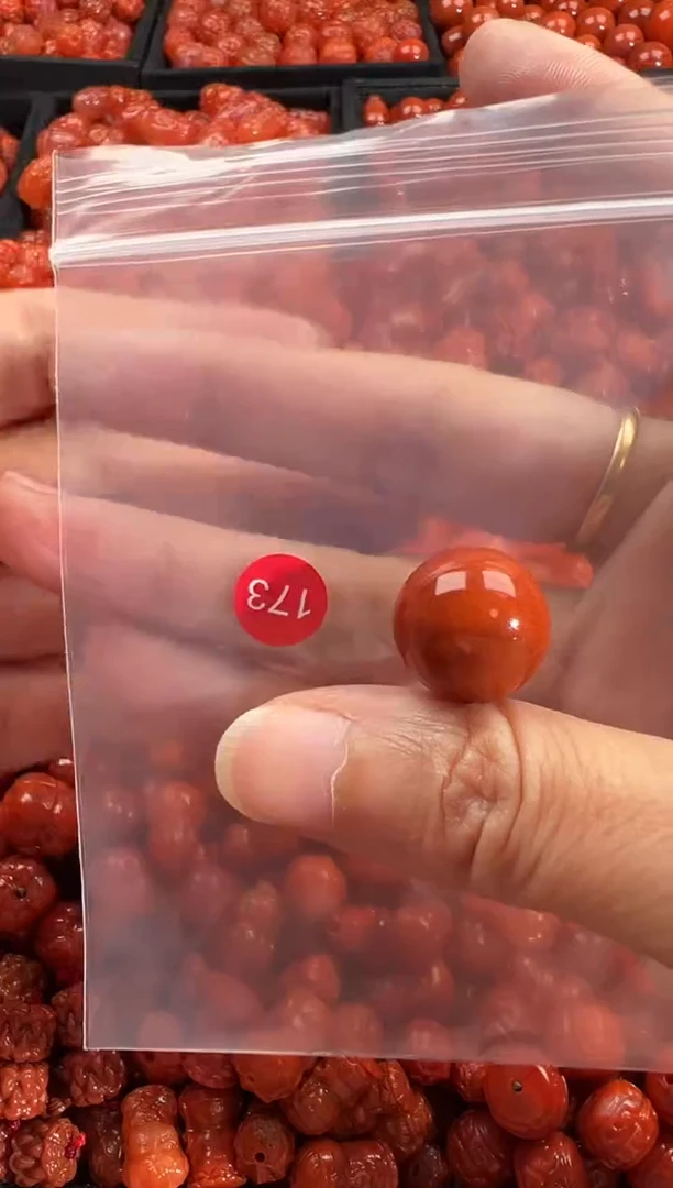 颈饰未镶嵌南红玛瑙1