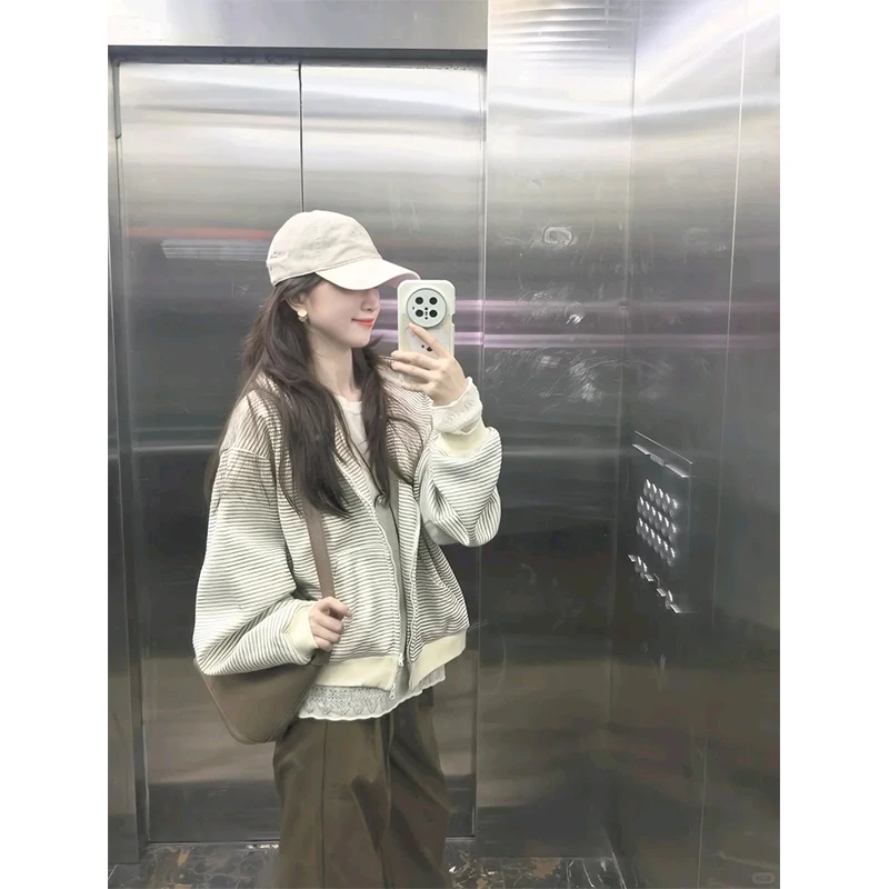 韩版腊肠小狗绣花条纹拉链短款加厚外套女秋冬时尚洋气连帽卫衣女