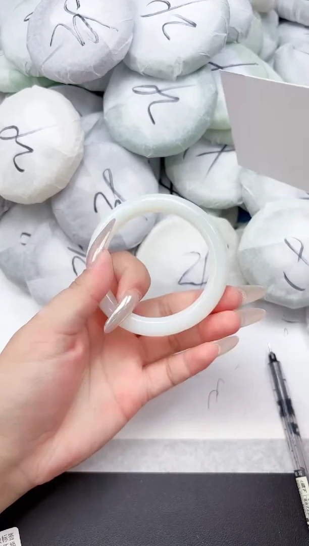 未镶嵌手镯石英质玉116-56.5