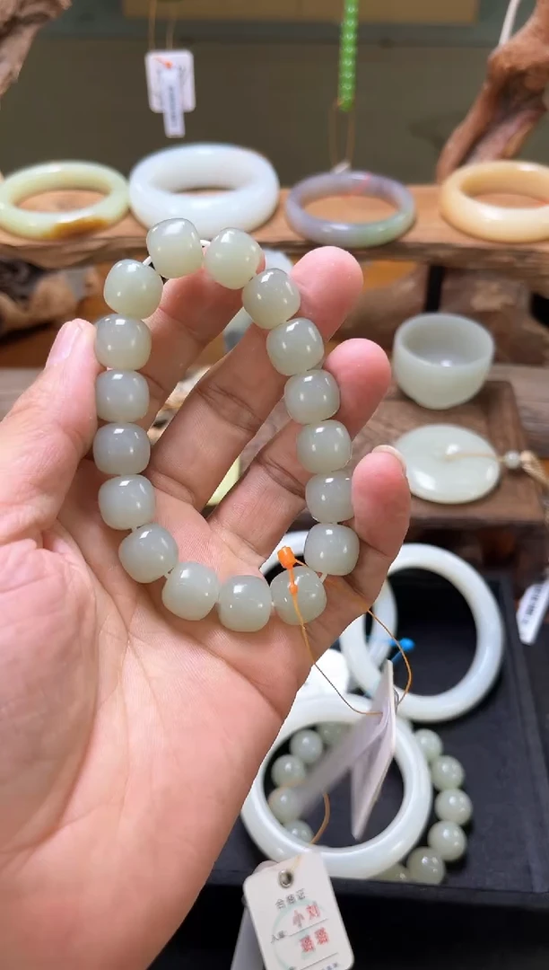 手串未镶嵌和田玉卡13且末青白老型