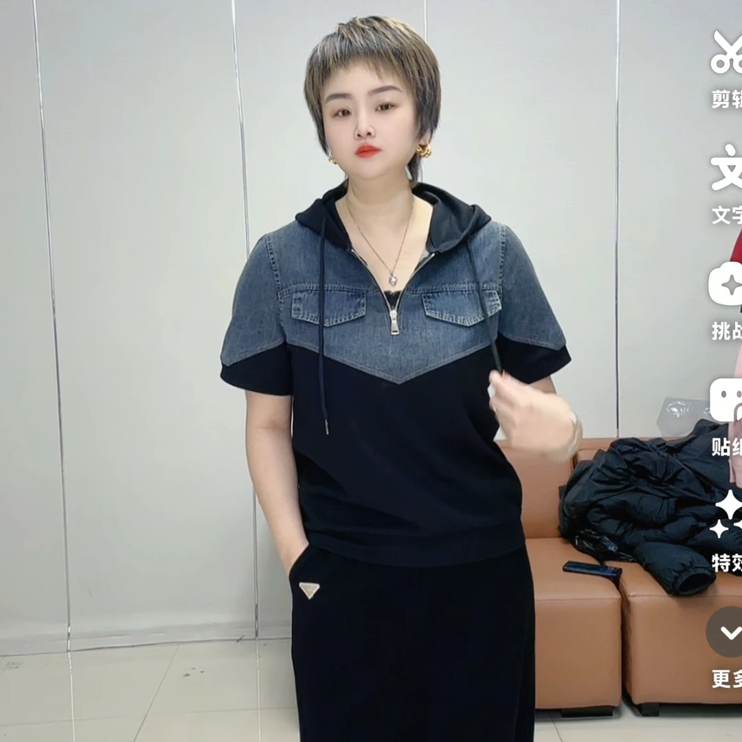 小施家设计版牛仔拼接连帽减龄休闲T恤2001