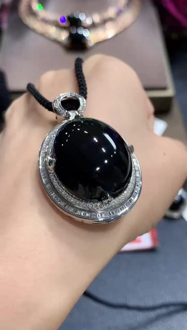 吊坠(不含链)18K金镶嵌翡翠别*?S63