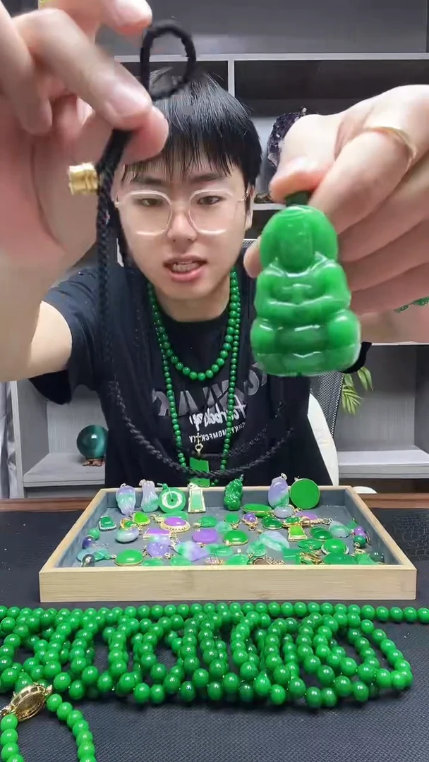 吊坠(赠链)未镶嵌翡翠乾*吊坠