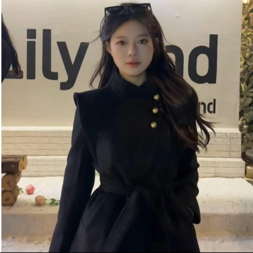 赫本风复古设计感直角肩外套秋冬新款气质立领收腰显瘦毛呢外套