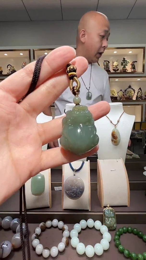 和田玉未镶嵌颈饰苏