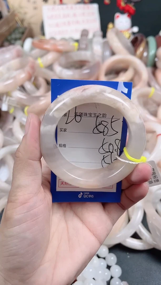 未镶嵌手镯石英质玉585