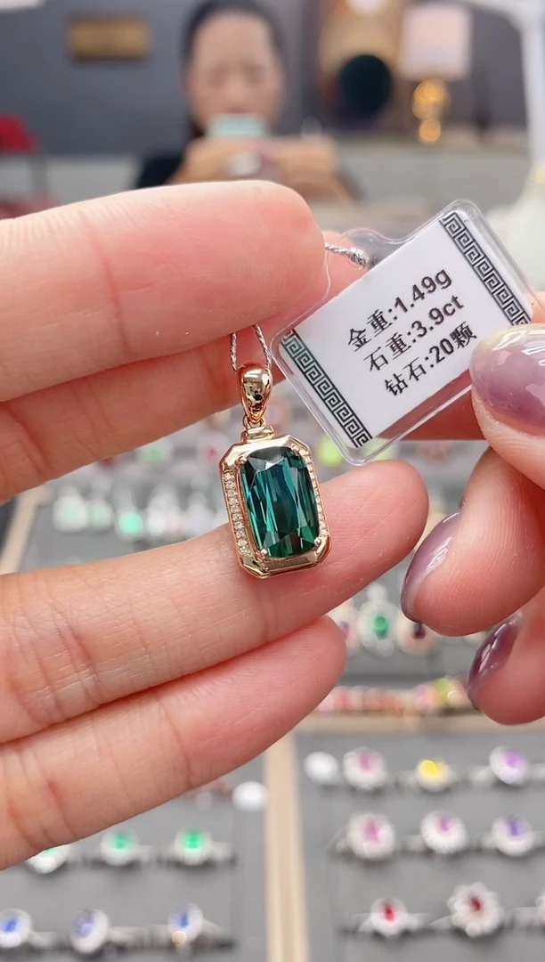 颈饰18K金镶嵌碧玺3.9