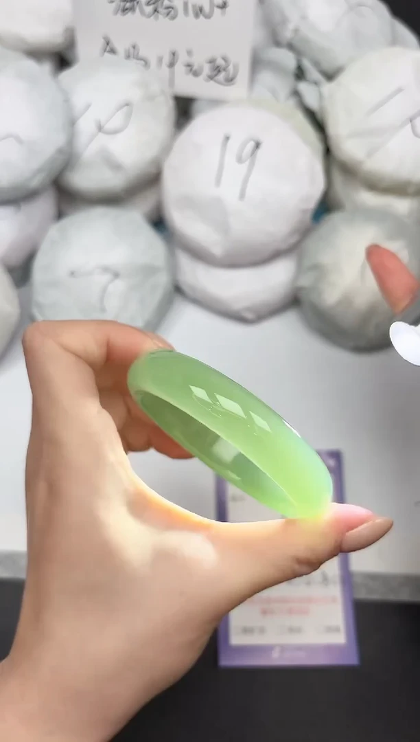 未镶嵌手镯石英质玉221/5253