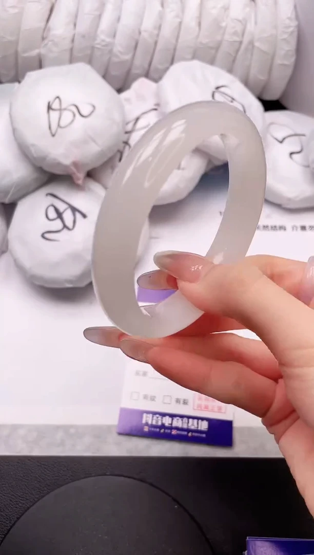 【闪购商品】石英质玉手镯未镶嵌21K156-60