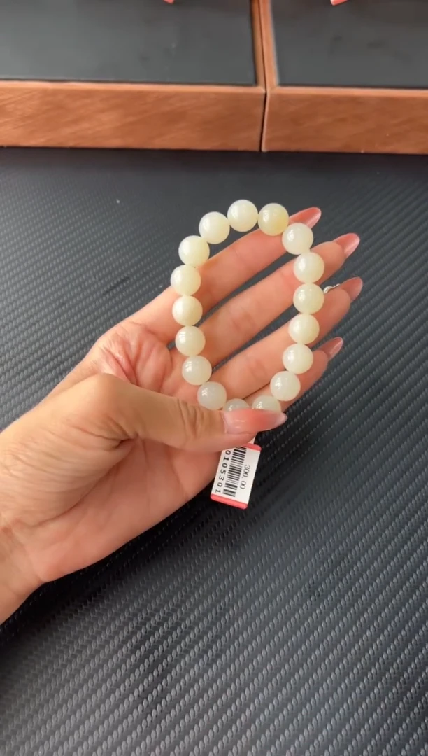 手串未镶嵌和田玉黑山微色差卡12M