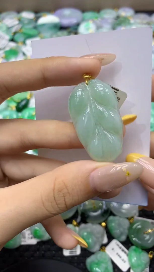 颈饰18K金镶嵌翡翠天然缅甸翡翠A货